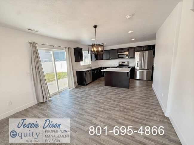 Building Photo - 1822 W Parkview Dr