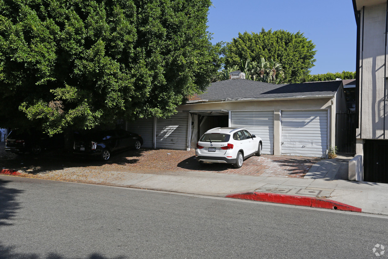 Edificio - Monterey Village Apartments