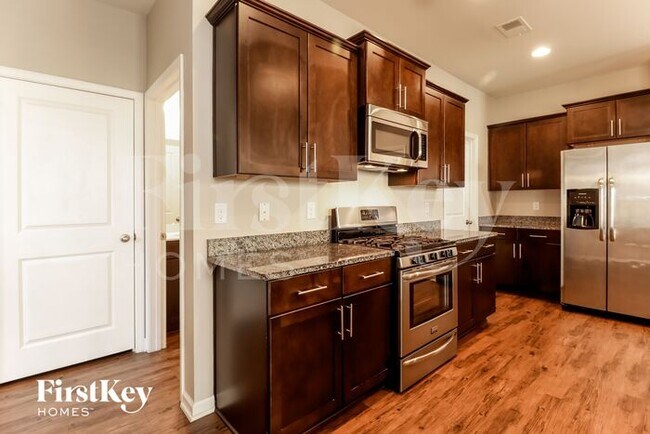 Foto del edificio - 4845 Hawkins Dr