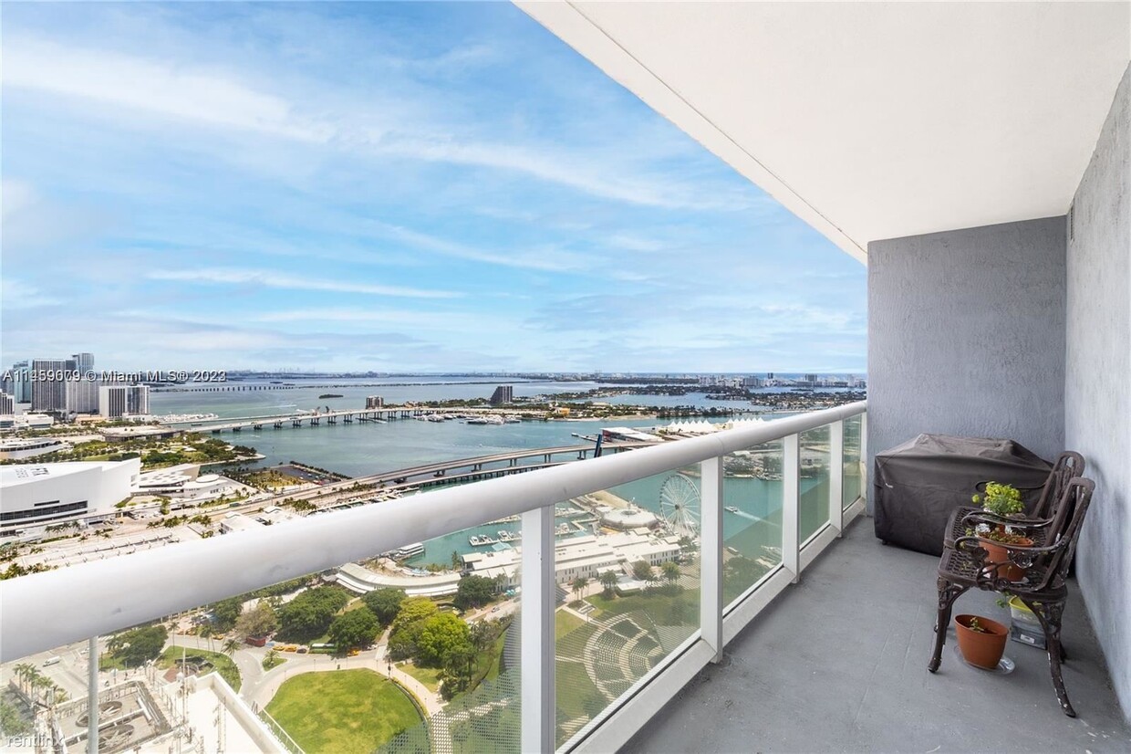 Foto principal - 2 br, 2 bath Condo - 50 Biscayne Blvd Apt ...