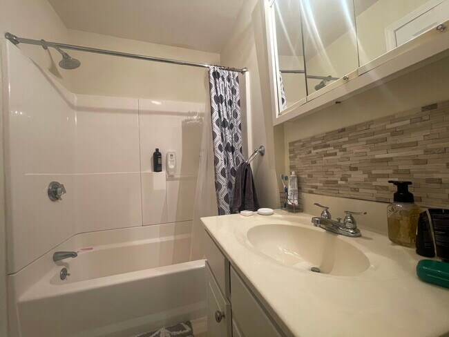 Photo - 1056 Cambridge St Apartment