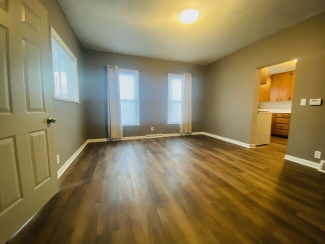 Foto del edificio - 3 bedroom house in Badger available now! $900