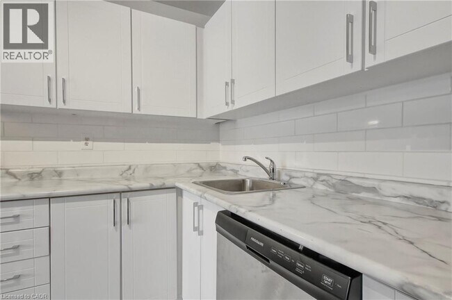 Photo du bâtiment - 6530 Glen Erin Dr