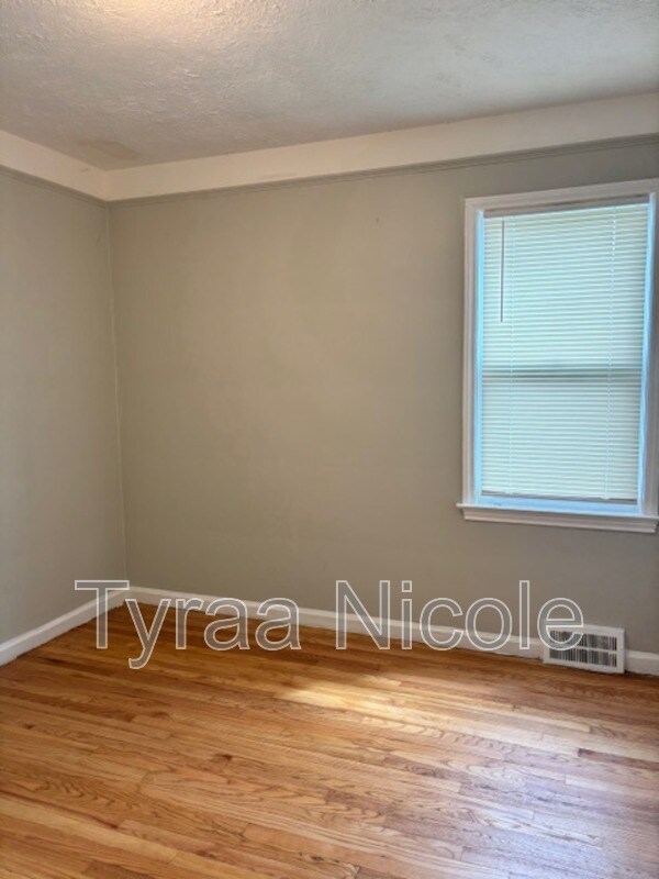 Foto del edificio - 9936 Montrose St
