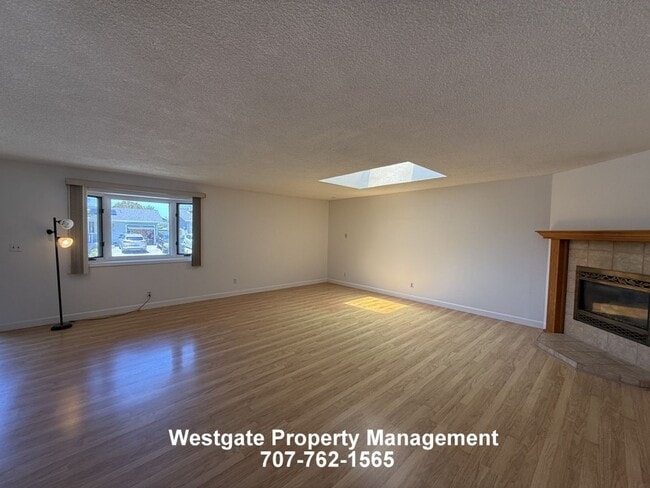 Building Photo - 1336 Marian Way