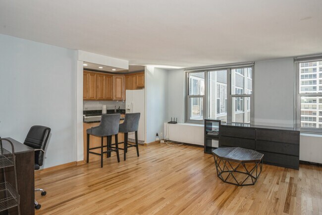Building Photo - 400 E Randolph St