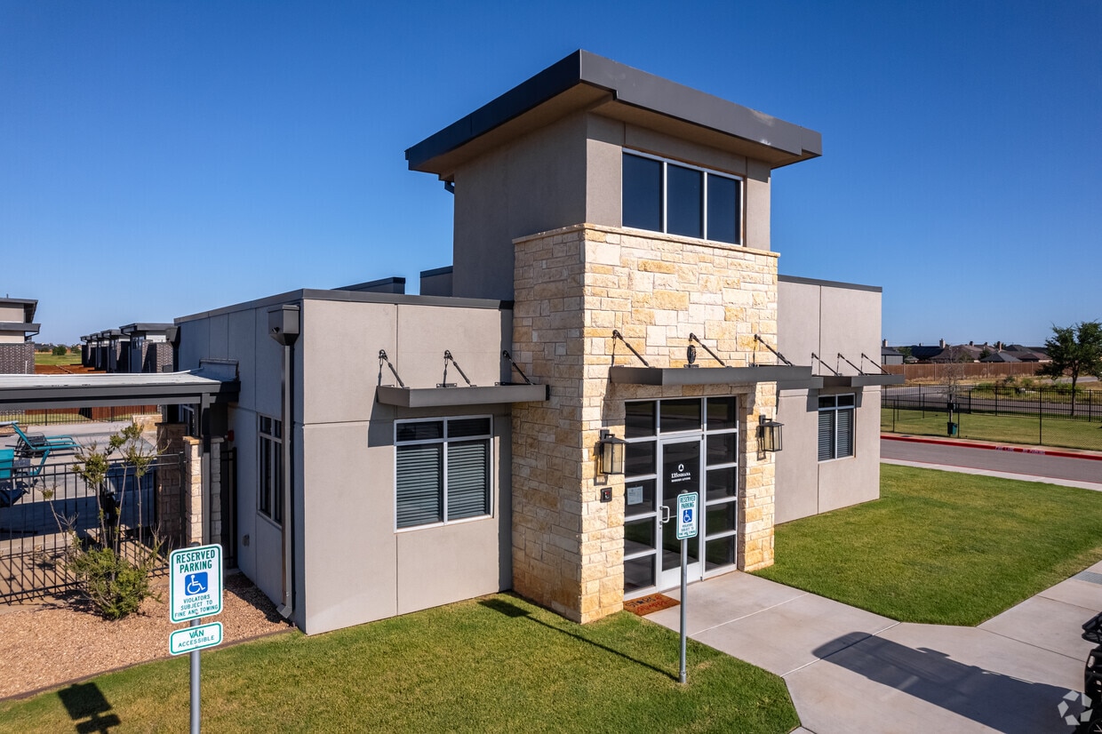 Primary Photo - 135 Indiana