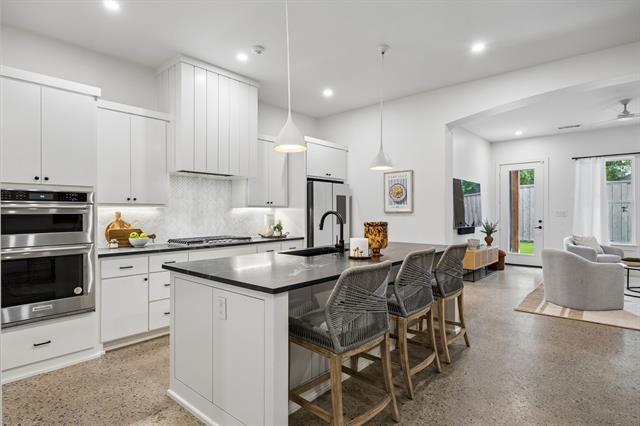 Foto del edificio - 5104 Vandelia St