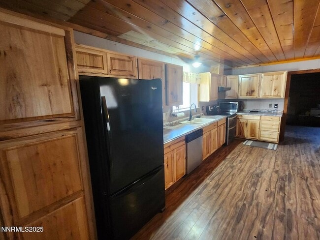 Building Photo - 880 Truckee Ln