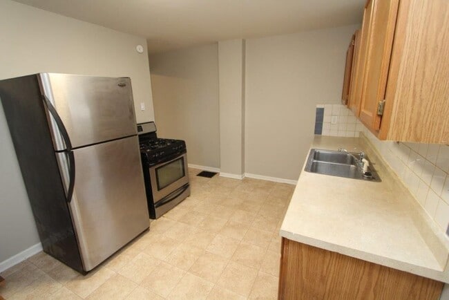 Building Photo - 448 S Huron Ave