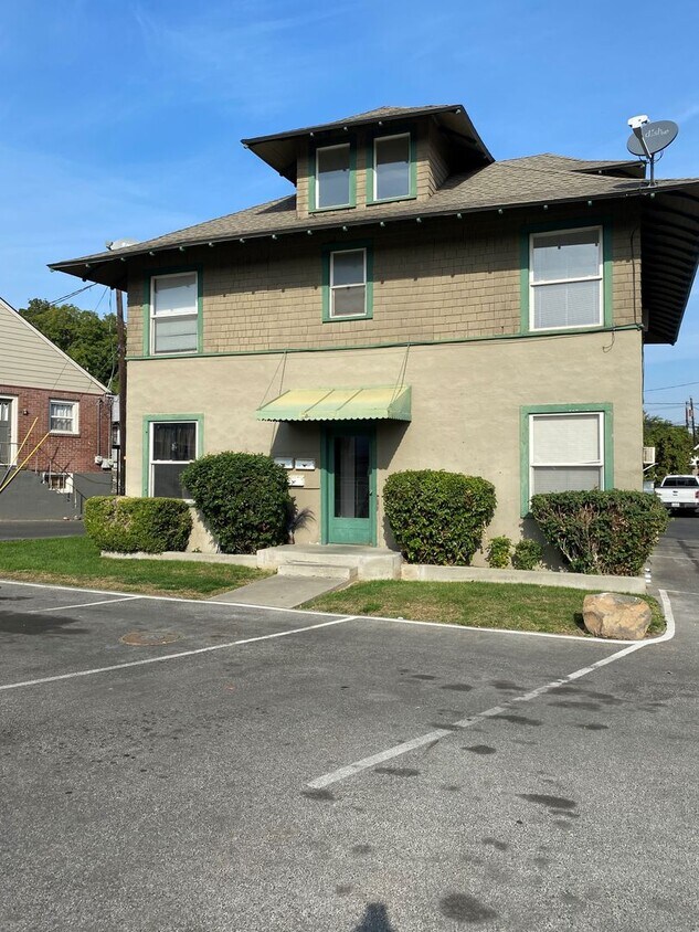 Foto principal - 1205 W Yakima Ave