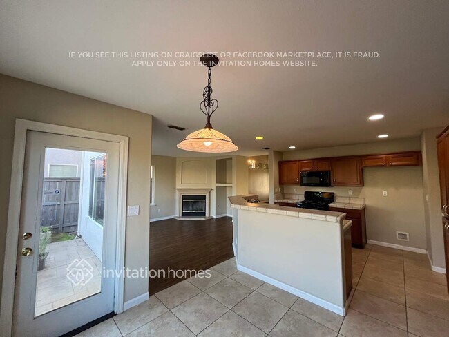 Foto del edificio - 719 Regency Park Cir