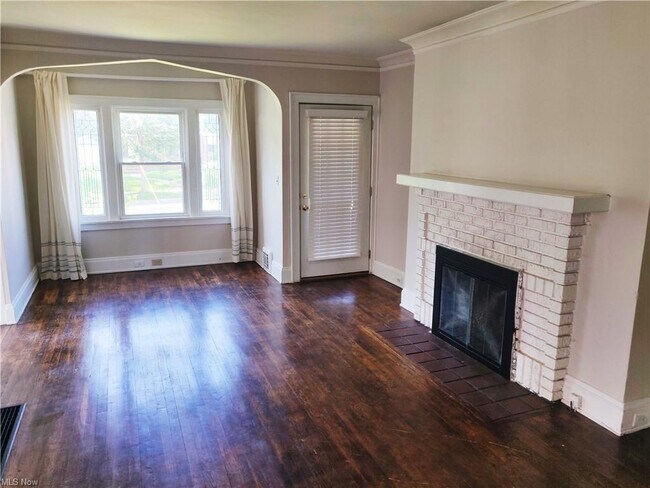 Foto del edificio - 3300 Dellwood Rd