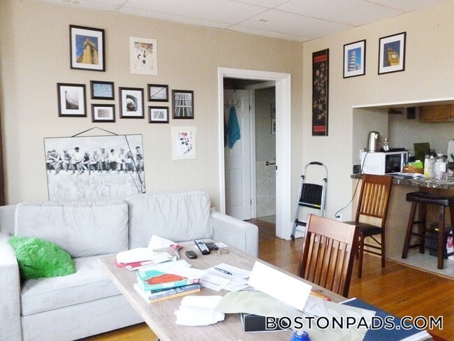 Foto del edificio - 879 Beacon St