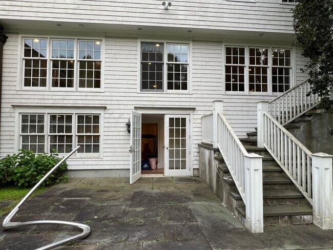 Building Photo - 120 Merwins Ln