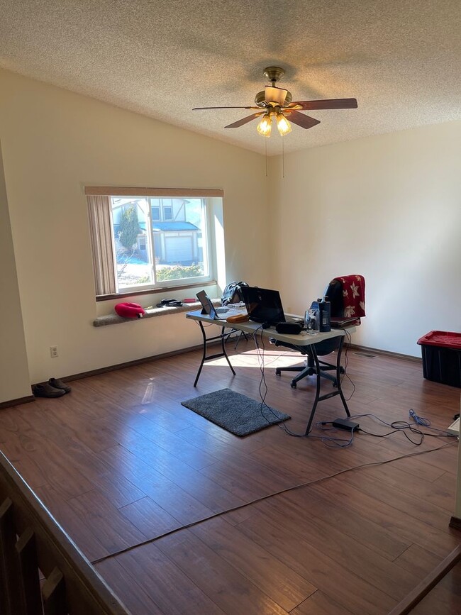 Building Photo - 4 Bedroom Rancher off of Powers