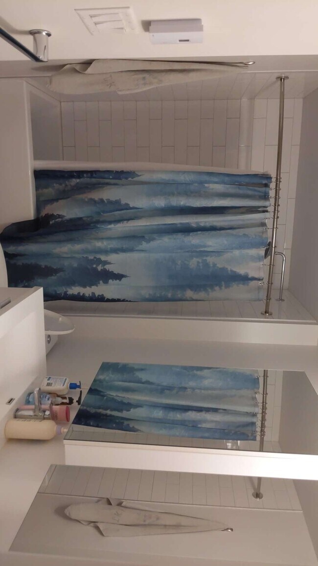 Bathroom - 1705 Rue William