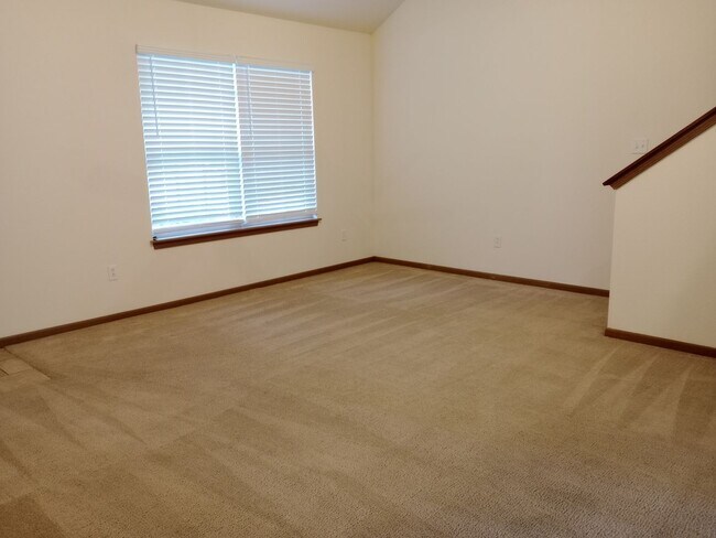 Foto del edificio - 701-703 Glenstone Dr.