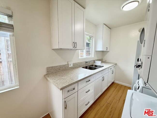Building Photo - 630 Westbourne Dr