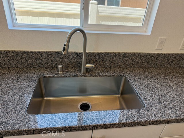 Foto del edificio - 333 Sunny Oak Ln