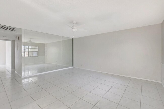 Building Photo - 297 Monaco Way