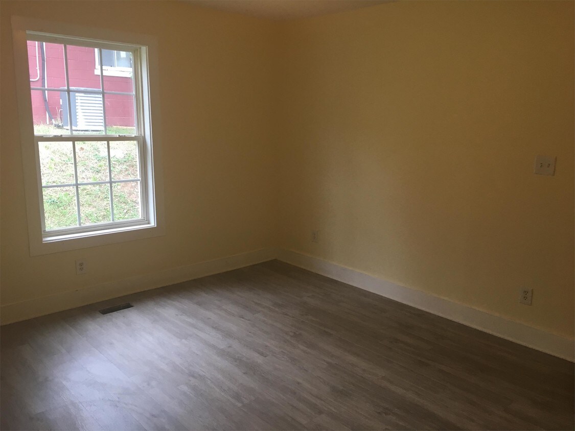 Primary Photo - 1207 Fargo St