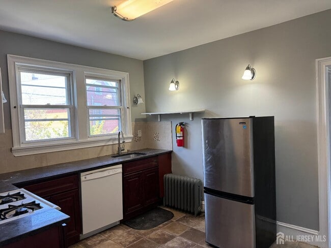 Building Photo - 312 N 3rd Ave