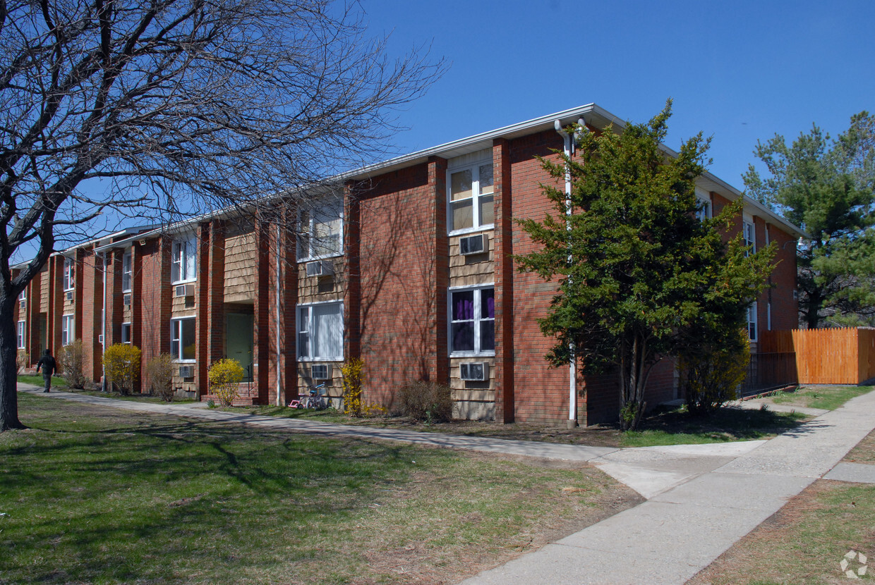 Building Photo - Regency Apartments at Sussex