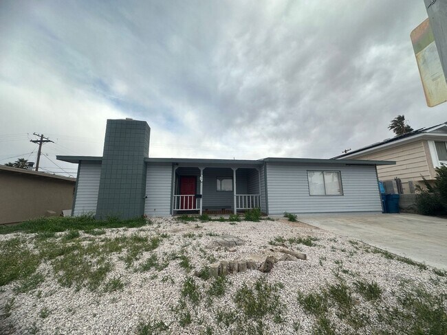 Building Photo - 3 Bedroom Home