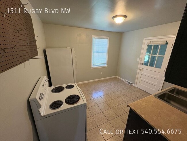 Building Photo - 1511 Rugby Blvd NW