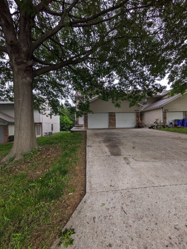 Foto del edificio - 307 NE Timbercreek Dr
