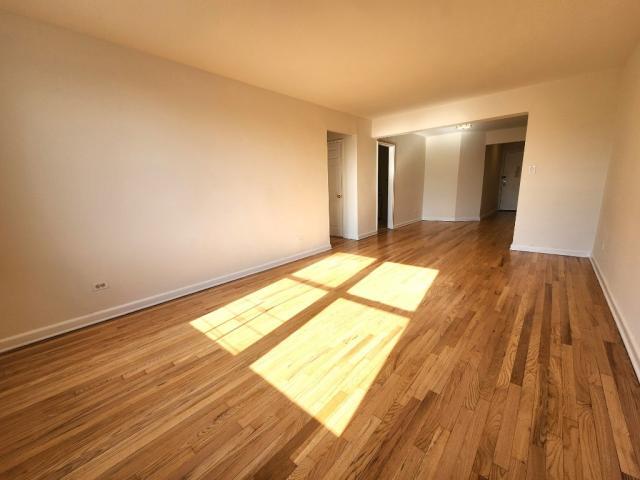 Foto del edificio - 1 bedroom in JACKSON HEIGHTS NY 11372