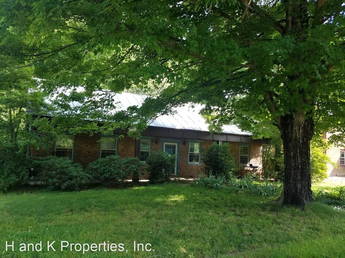 Foto principal - 2 br, 2 bath House - 533 South River Road
