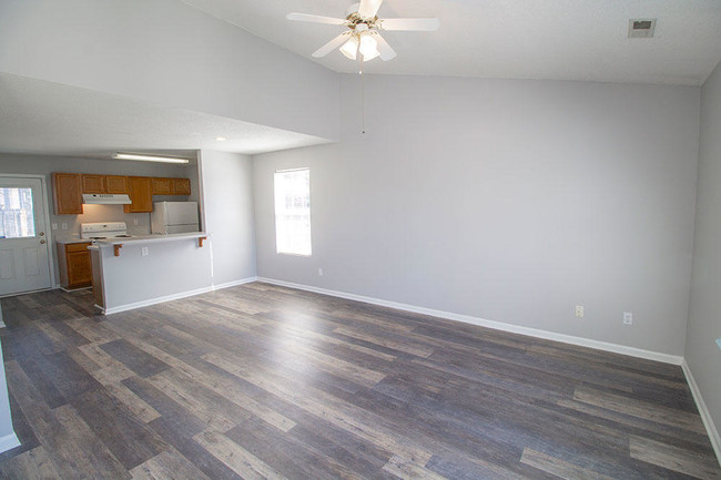 Building Photo - 2535 Northampton Dr