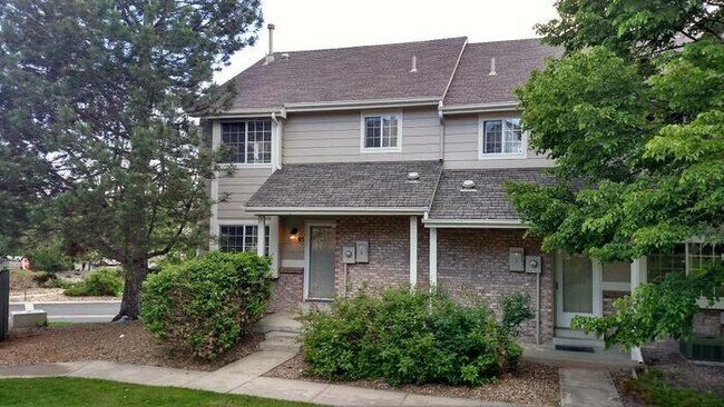 2 bed/ 2.5 bath/ 2 car attached garage Tow... - 2 bed/ 2.5 bath/ 2 car attached garage Tow... Apartment
