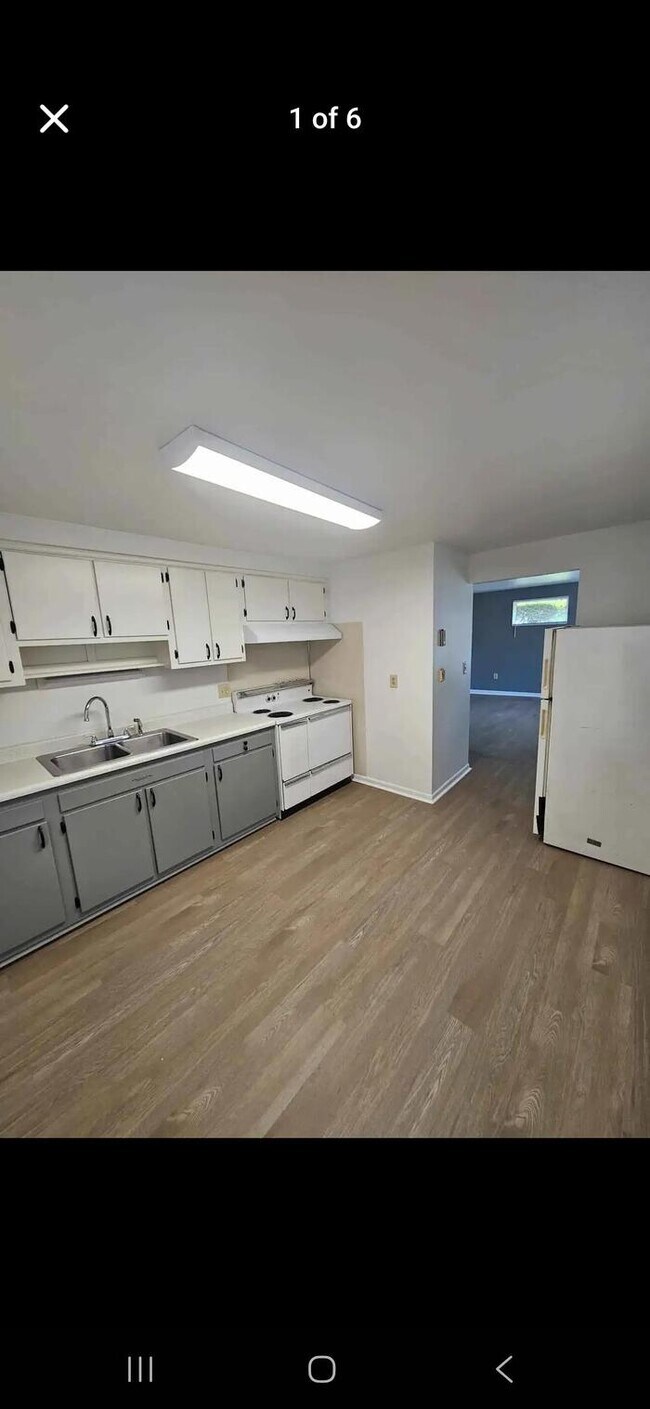 Foto del edificio - 12802 N Cresap St