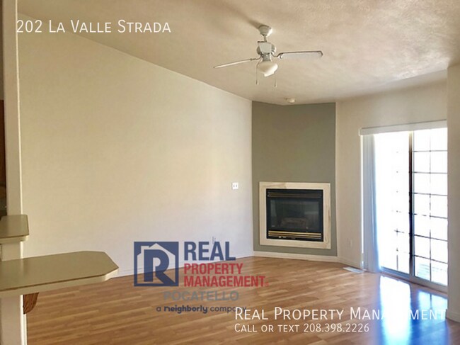Building Photo - 3 Bedroom 2 Bath Townhome - 1 Car Garage