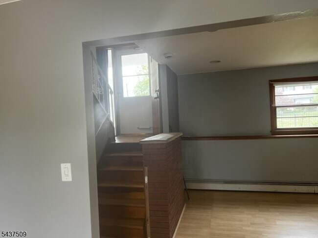Building Photo - 42 Edgewood Ter.