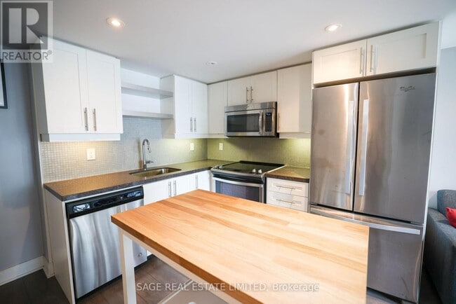 Photo du bâtiment - 525 Adelaide St W