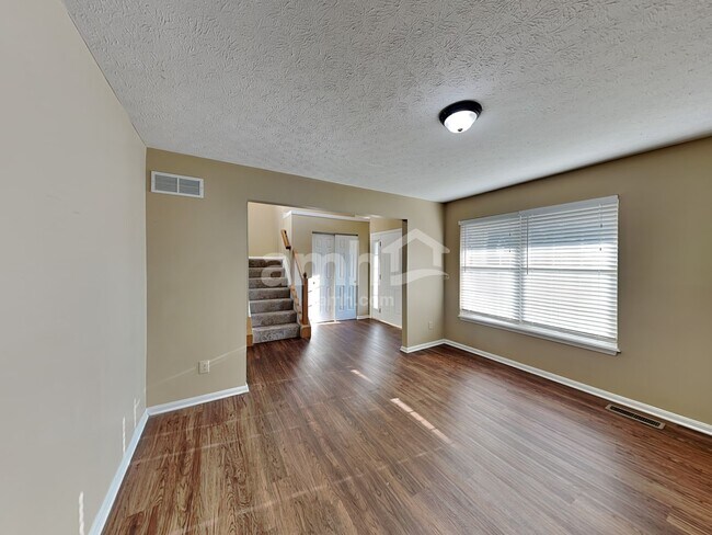 Foto del edificio - 8676 Woolstone Ct