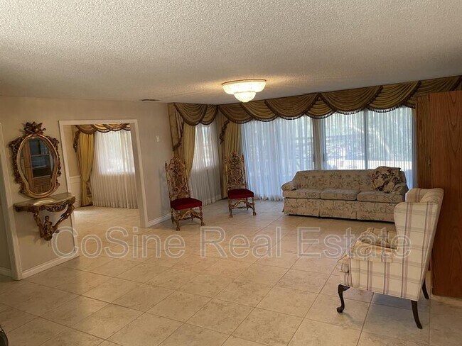 Building Photo - 2665 Kauana Loa Dr
