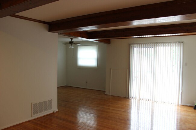 Building Photo - Pristine 2Bed Condo Unit in Warren Lodge!