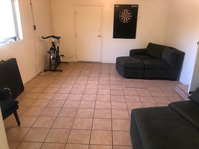 Foto del edificio - 1433 E Elm St