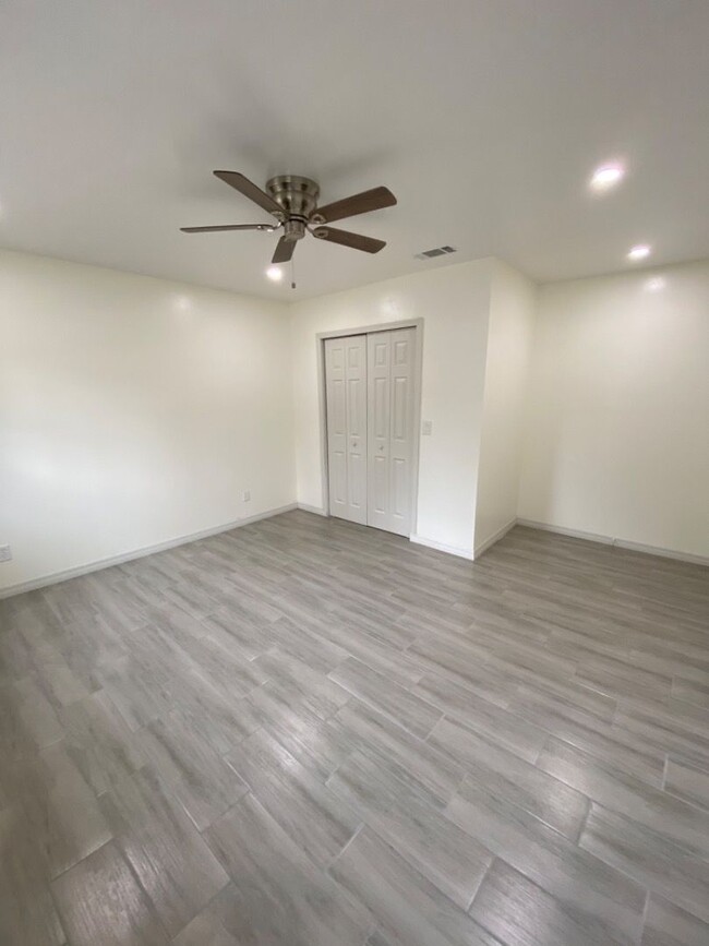 Building Photo - Remodeled 4 Bedroom, 2 Bathroom Manufactur...