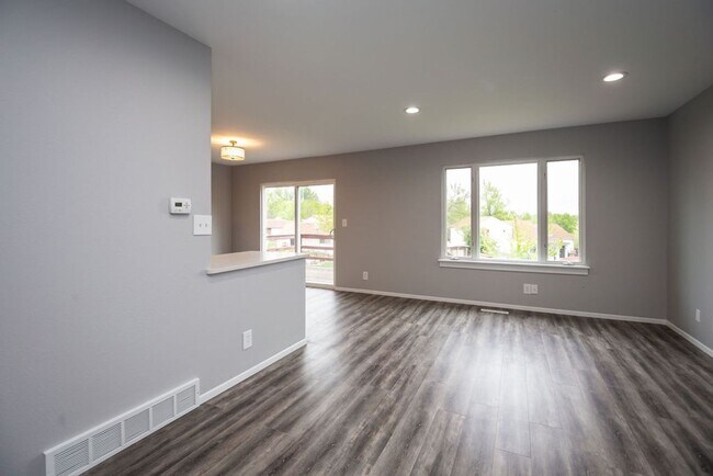 Building Photo - 665 23rd St SW
