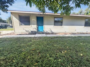 Building Photo - 2901 Bay View Dr