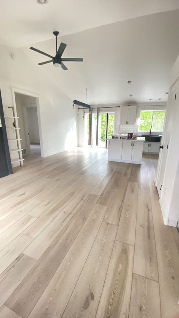 Building Photo - Spacious home in a Prime Location-6-month ...