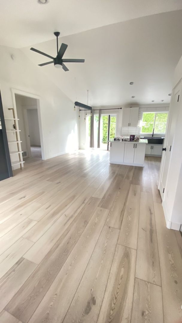 Foto del edificio - Spacious home in a Prime Location-6-month ...