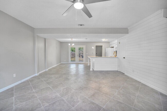 Building Photo - 1212 Stephen Dr