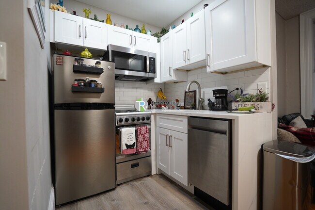 Building Photo - 1455 Beacon St